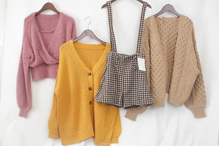 1セット限定！　ハニードロップ　サンプル品　秋冬物満載　レディスアパレル服箱　189枚混み混み
