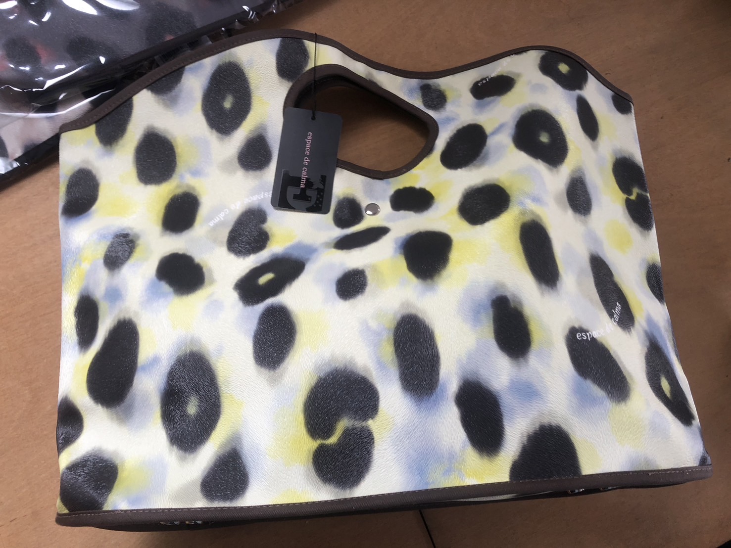 ラスト値下がりました！お洒落なデザインのPUバッグ参考上代4900円　71個のみ！