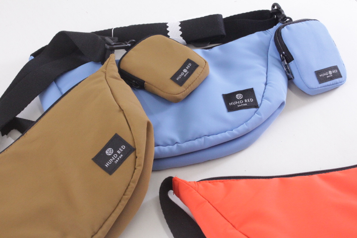 人気！！HUNDRED 三日月ショルダーBAG！！うれしいポーチ付き！！定価3900