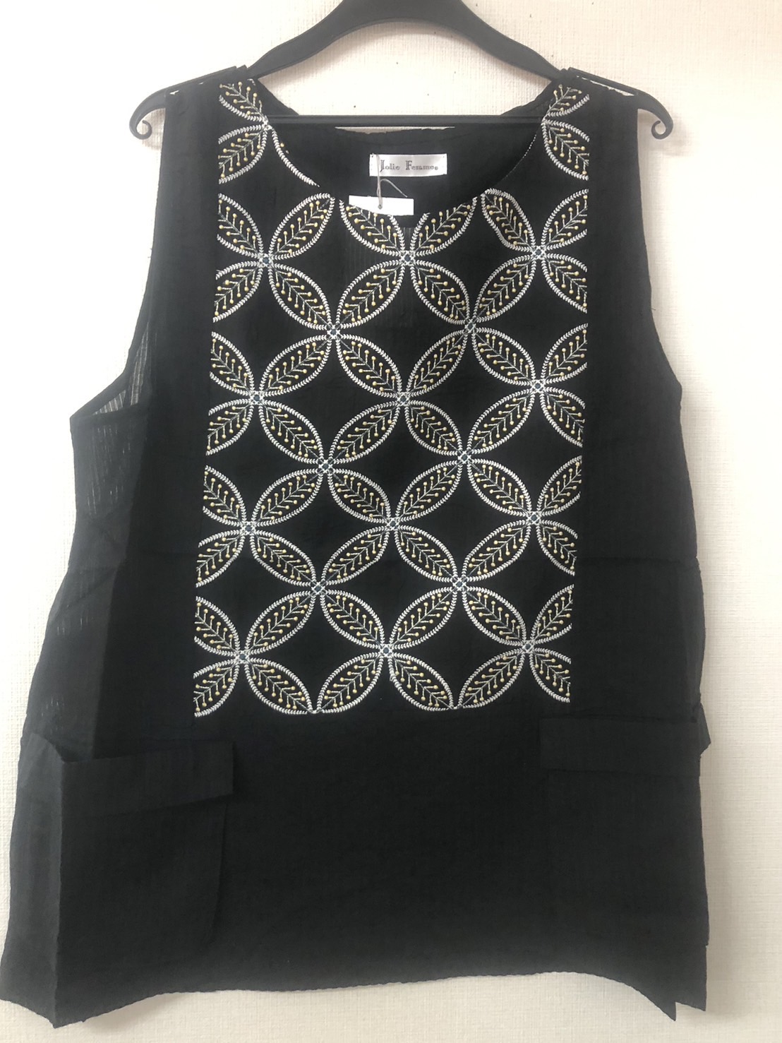 値下がりました！Ｔシャツの上に重ね着に最適な婦人用ベスト参考上代3900円31枚ＳＥＴ！2セットのみ！