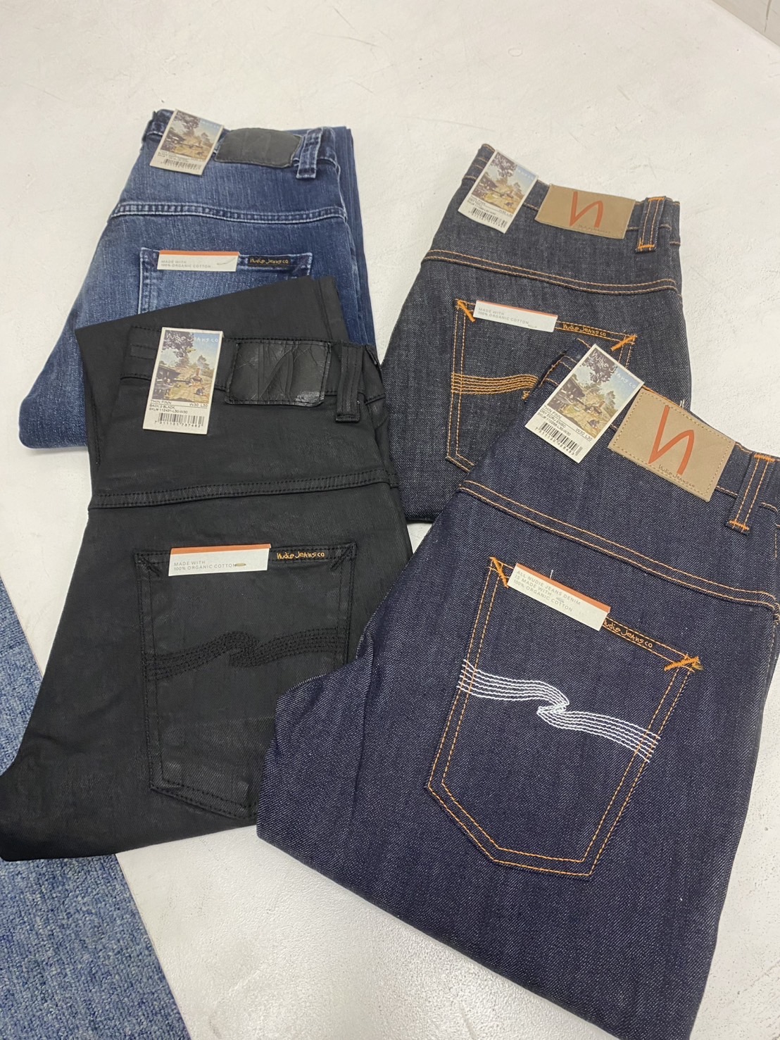なかなか出ません！大特価！ヌーディージーンズ1550本ほどALL案件になります！上代21900円がメイン