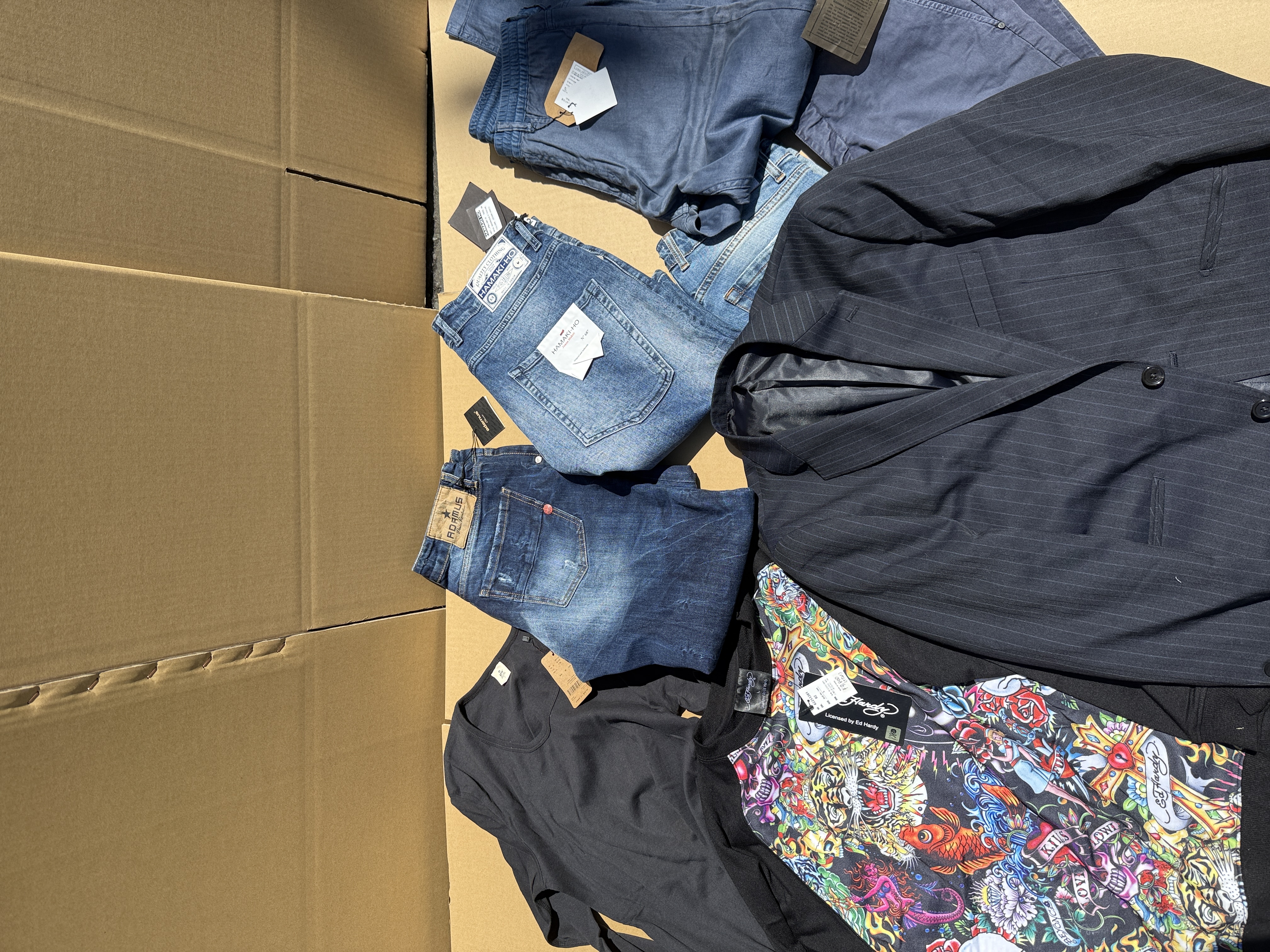 希少です！チョイ訳あり品も入りますが、いい物入ってます！メンズの洋服165枚のみ！