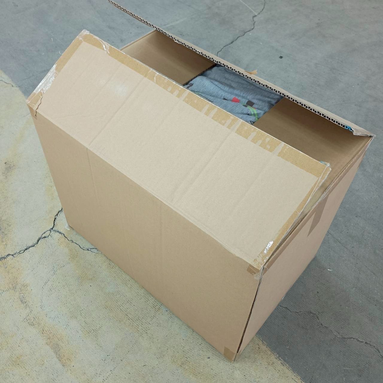 ほぼレディースのノーブランドused古着込々おおよそ50枚くらい入ります。