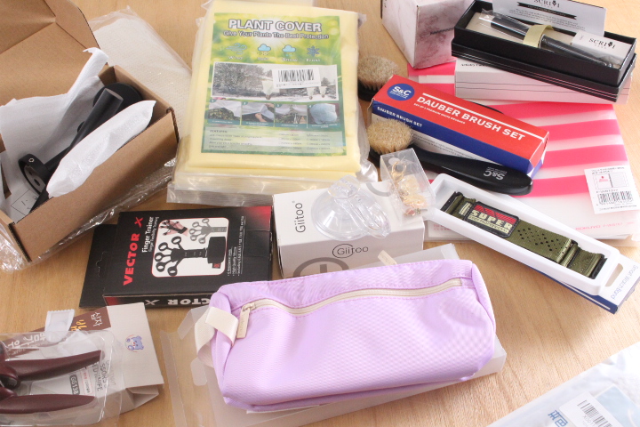 激安でご提案！弊社の大人気・雑貨込々/入荷毎に内容や入数変わります、届いてからのお楽しみBOX！