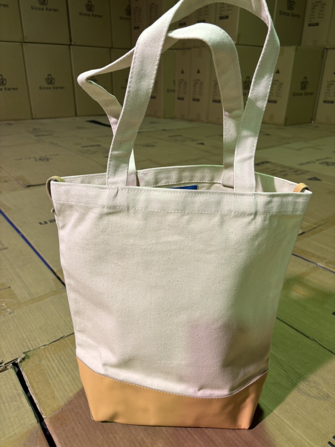 GRAY  底面レザートートバッグ上代3500円　90個のみ！