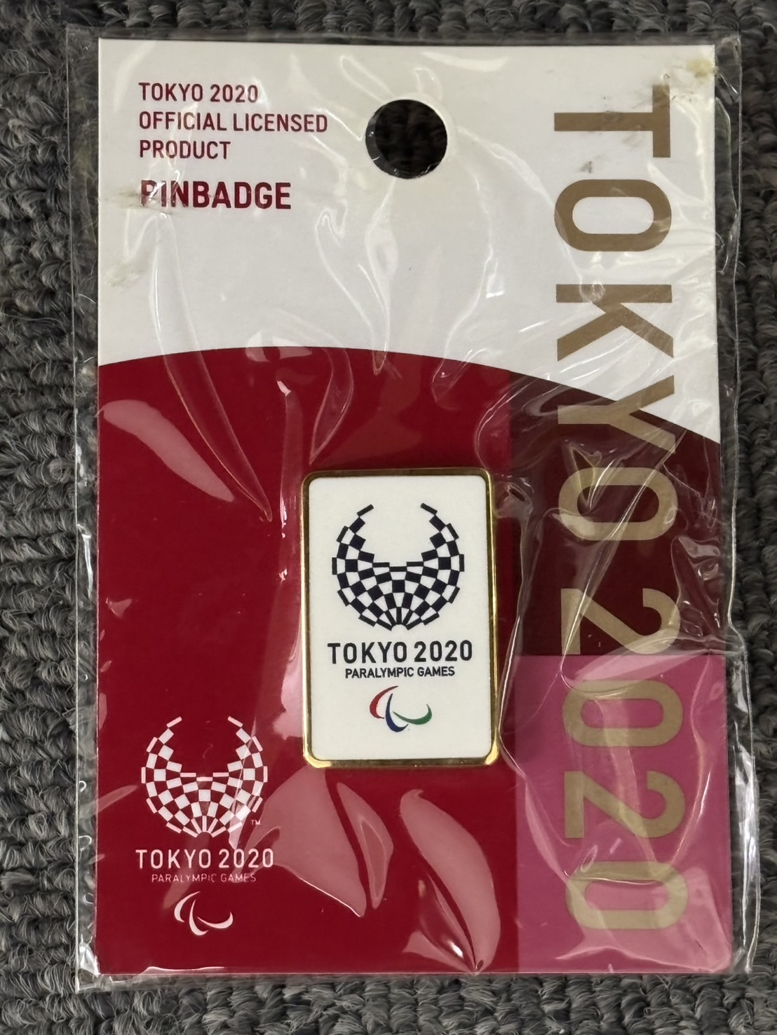 東京オリンピックピンバッジとキーチェーン　定価600円　48個