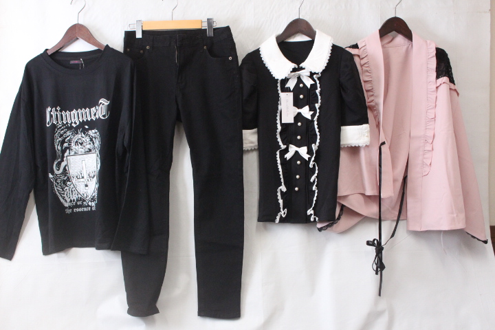 期間限定特別値下げ！！　☆画像更新☆　ＴＨＥ処分！　訳あり・B品　婦人服、子供服、靴　大手通販会社のB品こみこみ　服箱　1セット限定！！