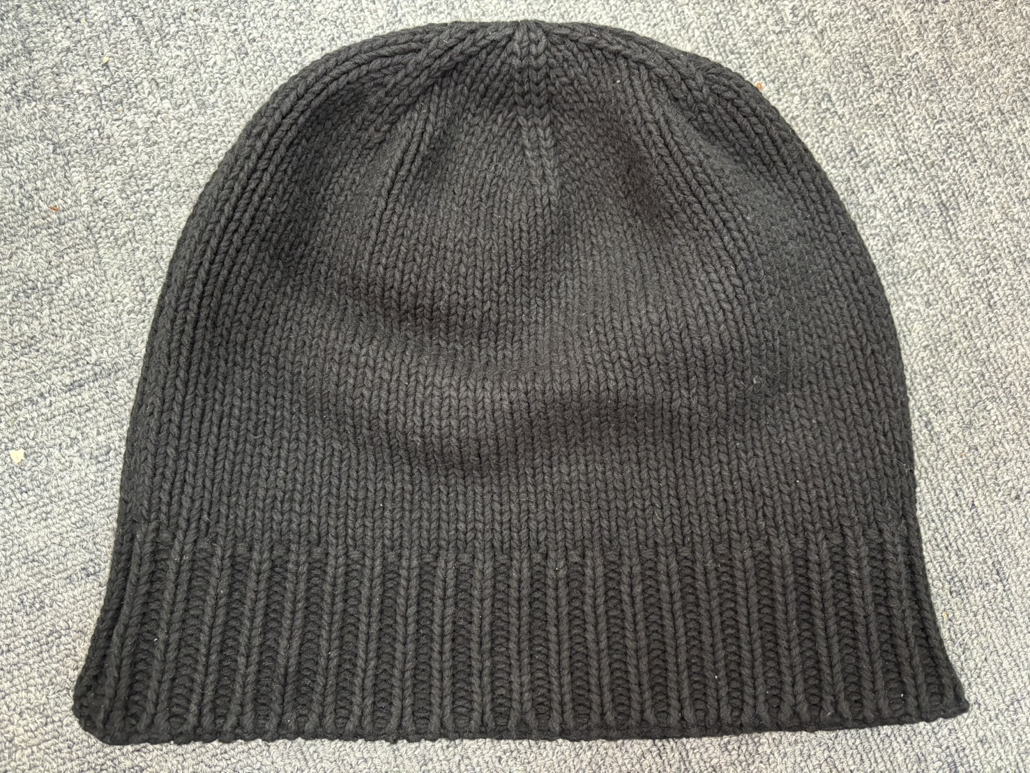ベーシックなブラック二ット帽　上代4800円　グレイ