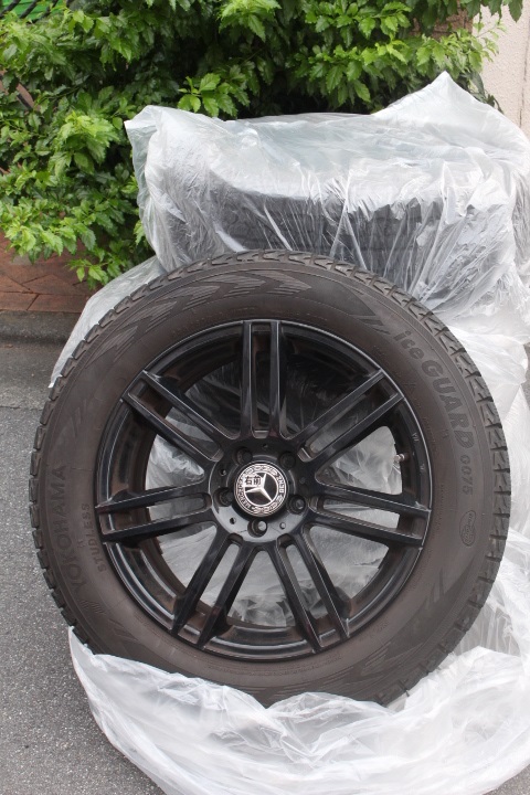 中古相場9万円位！【美品】ヨコハマ iceGUARD SUV G075 235/60R18 107Q XL（2021年製）＋メルセデス純正ホイール 4本セット！