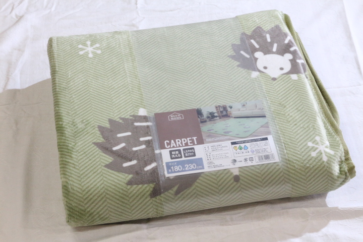 値下がりました！！とことこハリネズミ 180×230cm ラグマット　ベージュ/グリーン　即出荷可能です！