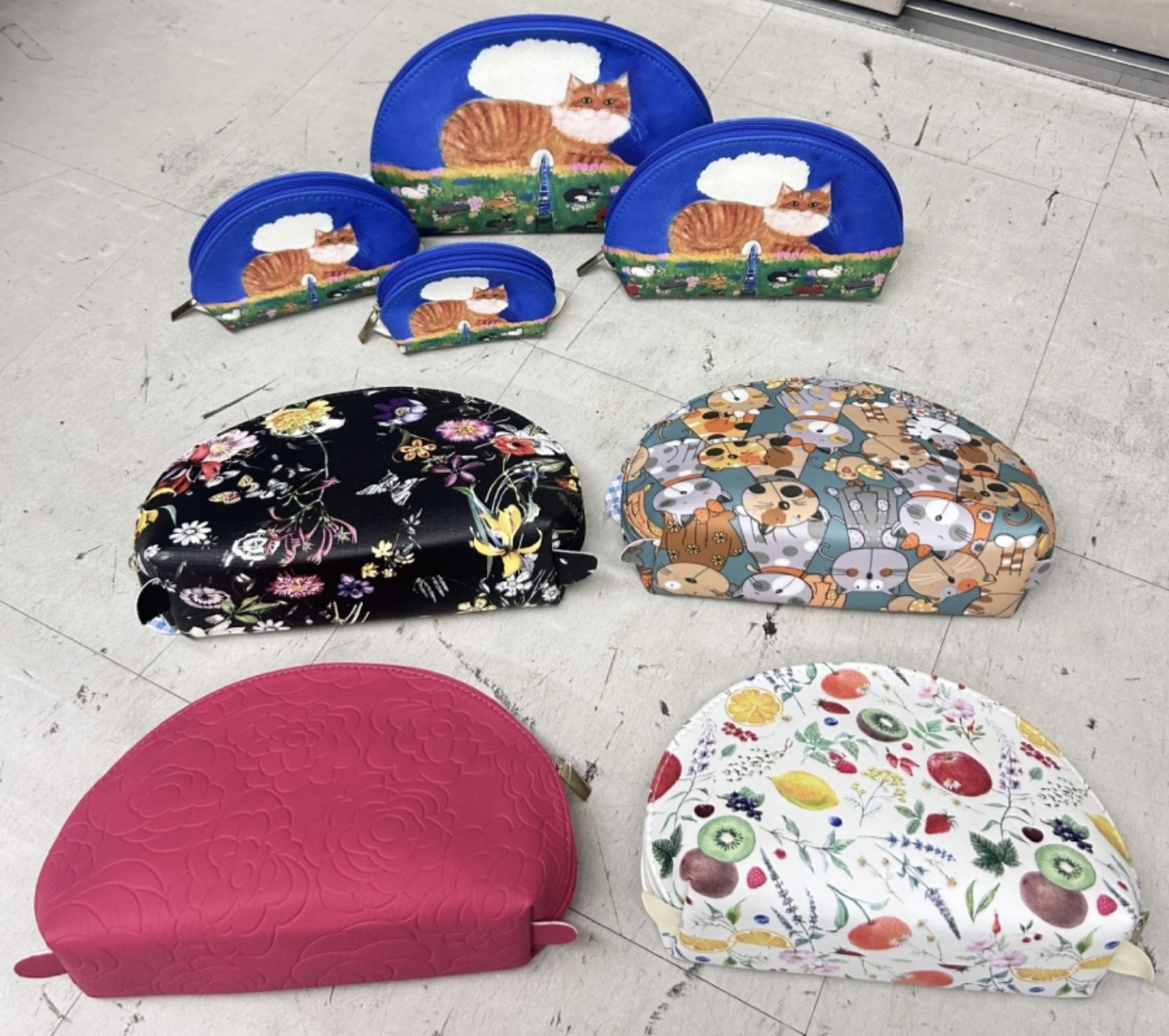 【残りわずか1セットのみ！】【雑貨屋】合皮、4連ポーチアソート