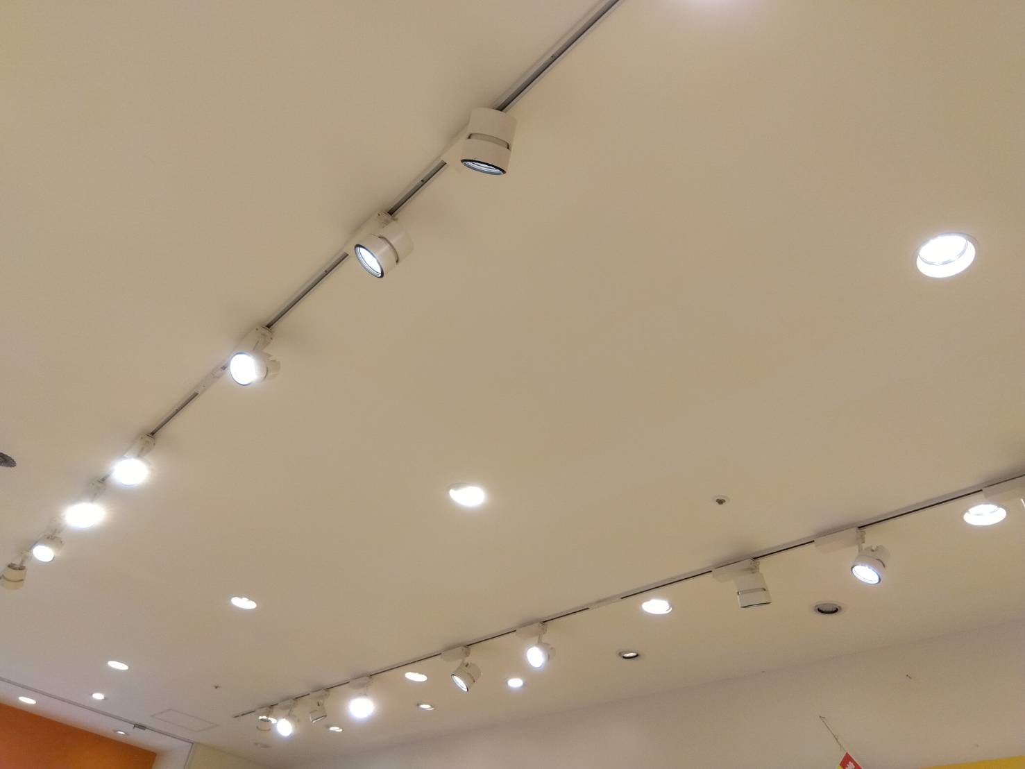 南米系雑貨チェーン店閉店処分　店舗用のLEDスポットライト　４４個セット　上代７０００円～９８００円相当！