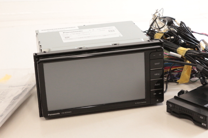 メルカリ推奨品！！パナソニックストラーダ　カーナビ＆ETCの機械！中古品ですがキレイで問題なく使えます！
