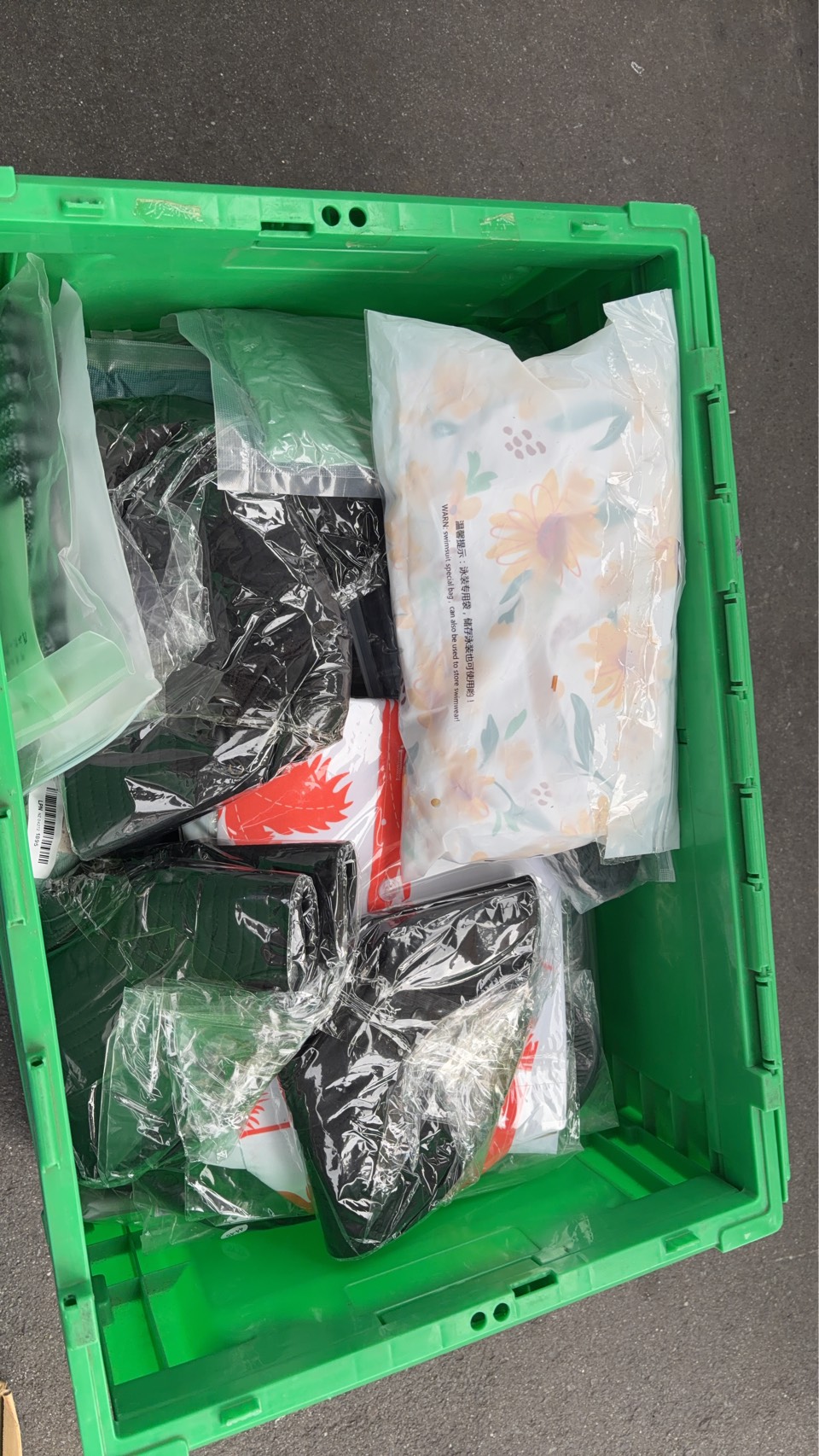 先着３箱だけ！ａｍａｚｏｎのレディスアパレル＆雑貨などこみこみ200枚福箱　気絶安で大処分！