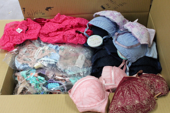 最終９５円！THE処分！関西アパレルショップ閉店処分品！下着や肌着こみこみ！