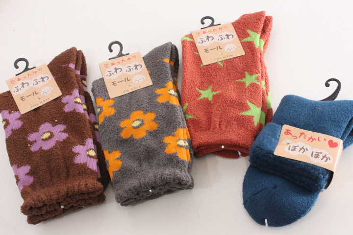 爆安大特価！　町のくつしたやさんのレディスソックス　ほぼ秋冬物！　こみこみアソート200足セット　売り切れ御免！