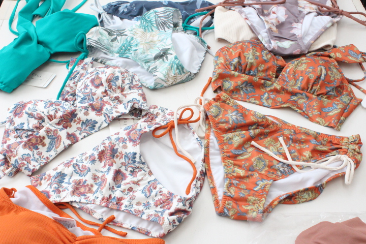 定価１万円以上多数！！定価印字あり！【在庫一括売り】レディス　水着・ビキニ・ワンピース・セットアップ  9Mサイズ　こみこみ1832組だけ！