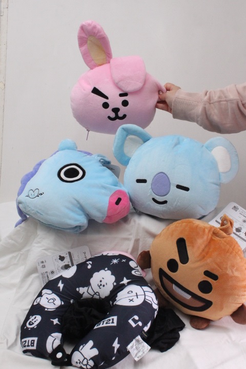 BT21 　ネックピロー　フード付きネックピロー　全4種　5個入 5785012400・5785012100・5785011800・5785012000