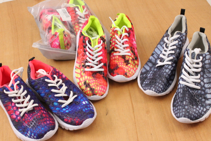 299円！限定1セットのみ！！　ランニングシューズこみこみ　56足入り