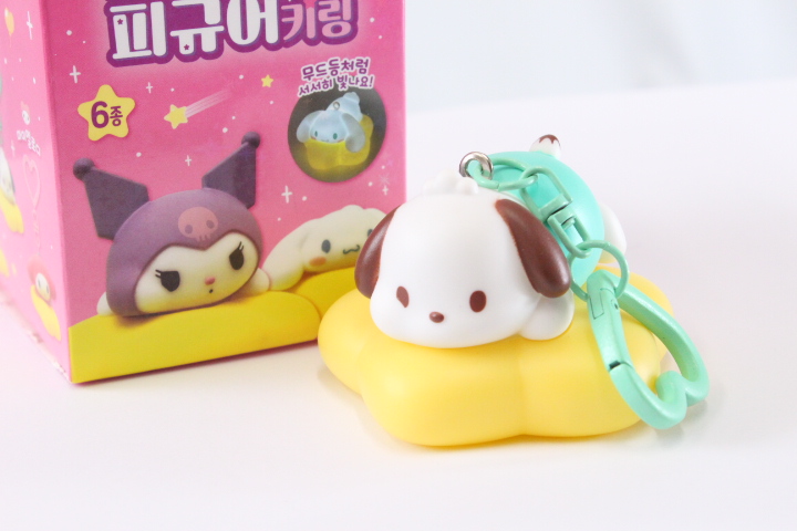 【韓国ライセンス正規品】サンリオ蓄光フィギュアキーホルダー　144個入り 8809955833376