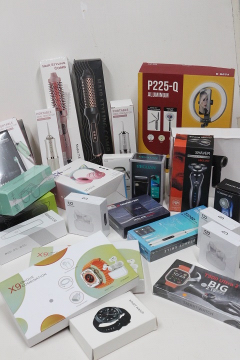 中国製品大集合！　イヤホンやサングラスやウォーターフロスの家電ほか　こみこみ50個だけ！