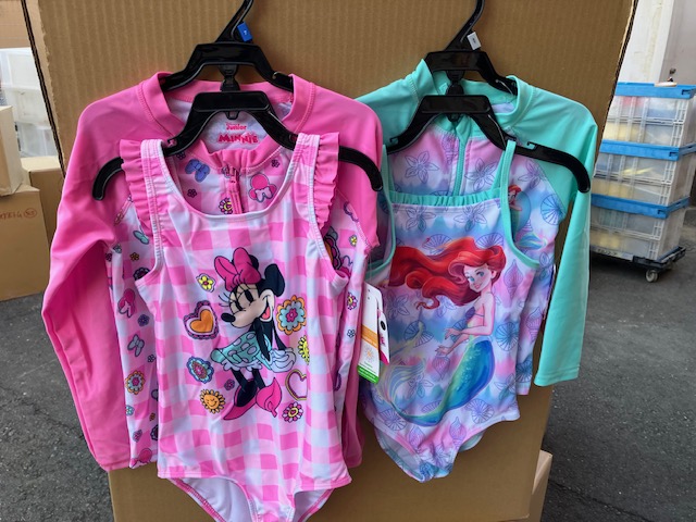 コストコ処分品！　1セット限定！　キッズ 水着 ガールズ水着2点セット 11個　34786