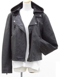 コストコ処分品！限定1セット！ Levi’S リーバイス レディース アウター フード付き フェイクレザー ジャケット　ブラックのみ　サイズ混み　　15枚入り 1631026