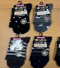 婦人　綿混ゴムなし黒ベース柄クルー１Ｐ    100個入り 1003116551