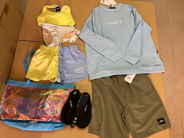 大特価！！　ニッキー社のB品キッズアイテム　こみこみ56個セット
