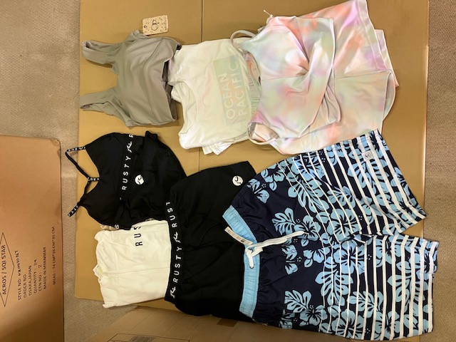 大特価！！　ニッキー社のB品レディスアイテム　こみこみ16個セット