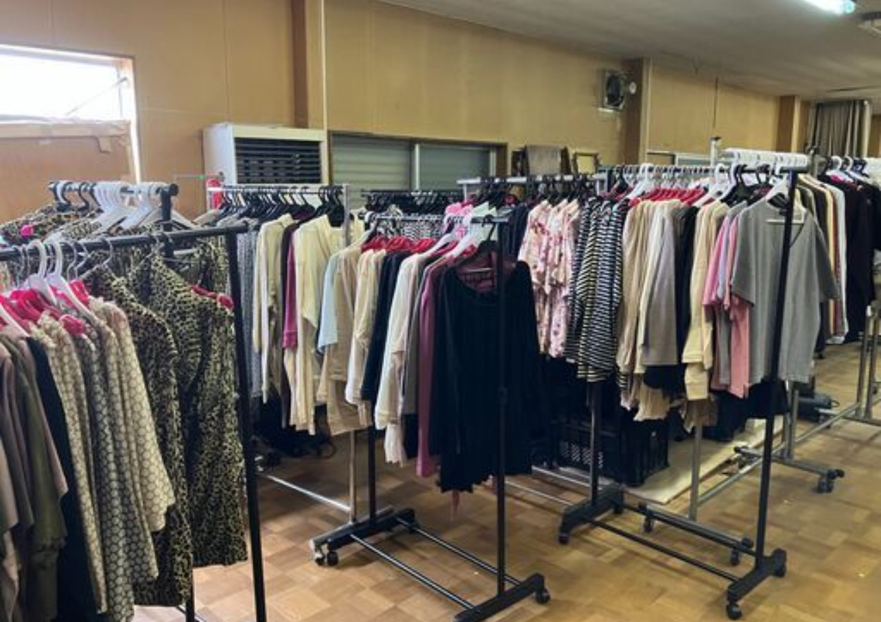 メーカー在庫処分品！送料無料！滅多に出ない婦人服ビッグサイズだけこみこみ100枚服箱！日本製中心！７セット限定！