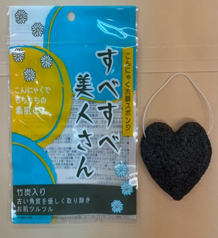 【日本製】こんにゃく　洗顔スポンジ　竹炭/お茶エキス 　100個入り 4904695000207・4904695000214