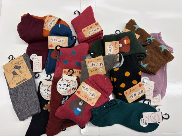 爆安大特価！　町のくつしたやさんのレディスソックス　ほぼ秋冬物！　こみこみアソート200足セット　売り切れ御免！