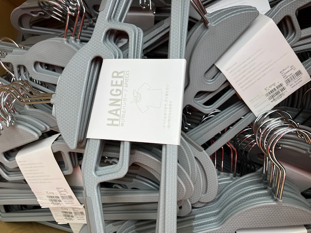 39円！定価３００円！有名レディスメーカー　ナイスクラップ　伸び防止ハンガー6本組　79個