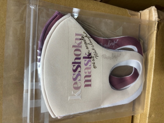 定価２５００円が３０円！？【NICE CLAUP】ナイスクラップ　血色マスク3枚組パック　300組セット