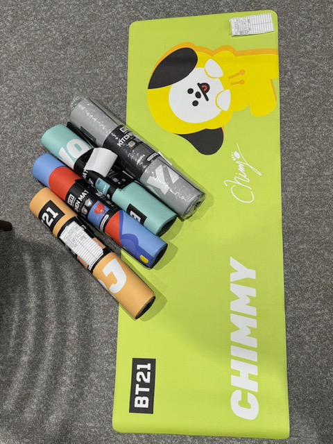ドンドンなくなっていく！！爆安特価！　BT21 シート キッチンマット　残り２種になりました！　各10枚セット　数量限定！