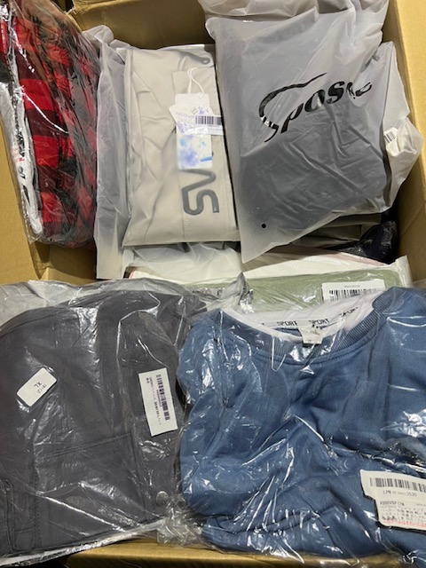 先着１名様！超激安！　Amazon関係のアパレルや靴や服飾系こみこみ　2000点だけ　1セット限り！