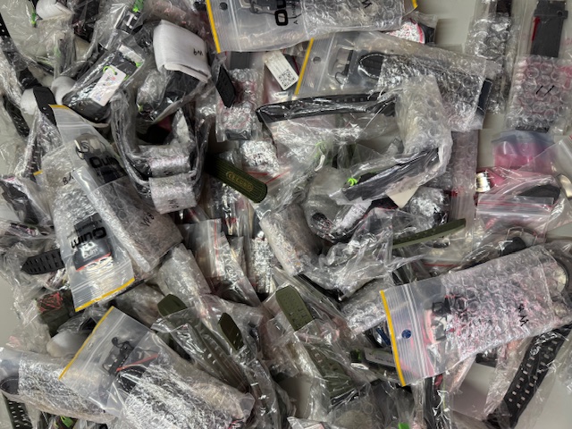 ネット販売業者の廃業品! 腕時計 ほぼ電池切れ こみこみ 118個だけ!
