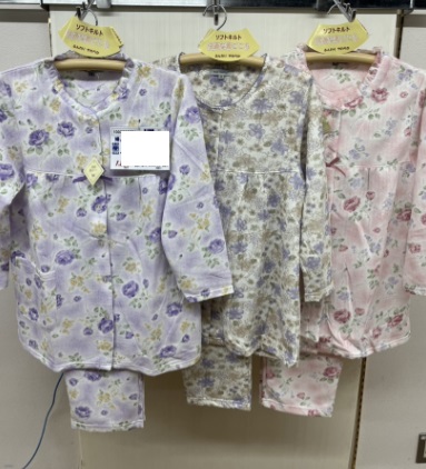 【超特価】婦人　キルト襟無しパジャマ　18枚入り 1003835091