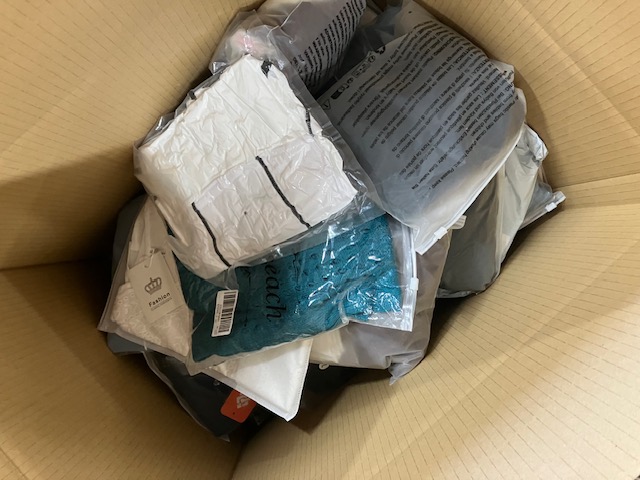 ラスト1セット！amazonの特別処分品！レディスアパレルこみこみ104枚