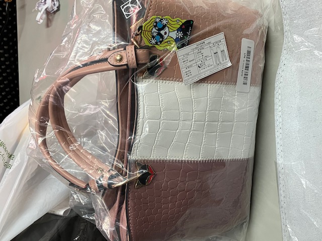 Amazon　返品品　高級レディスバッグ　B品　1個だけ！