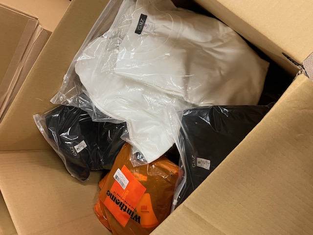 本日入荷！amazonの特別処分品！メンズアパレルこみこみ100枚セット！