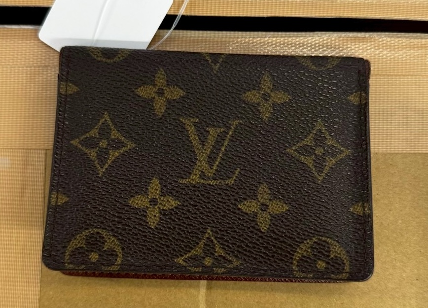 限定1個！！鑑定済み新製品　ユーズド　LOUISVUITTON　モノグラム　2つ折りパスケース   メルカリ転売に最適！