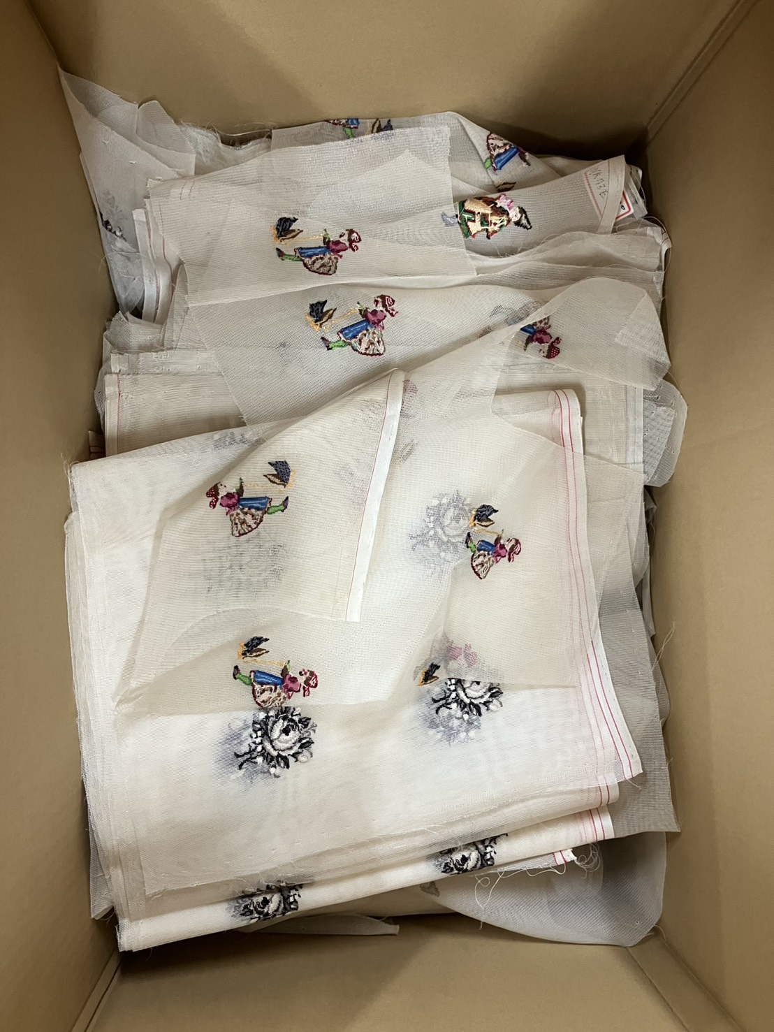 緊急換金処分！【超激特価1枚99円！】有名刺繍家のプチポアン刺繍パターン！繊細な刺繍入りメッシュ生地 こみこみ120枚セット！一部切り取りあり！