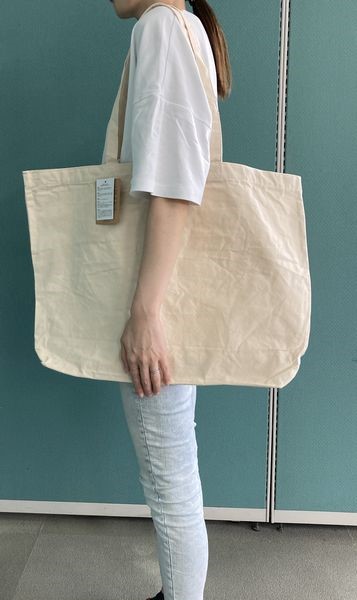 大型キャンパストートバッグ　　700円＋税のタグ付き